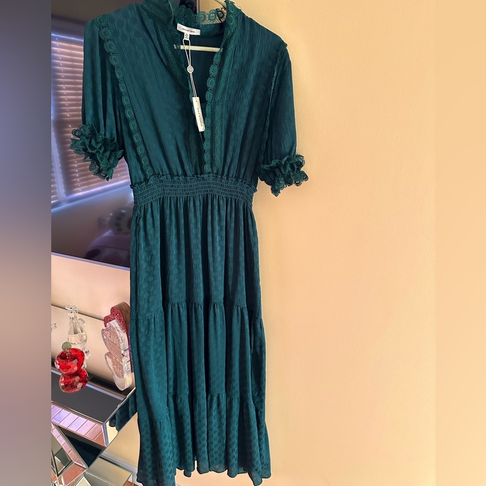 Max studio dress size medium women’s color Emerald